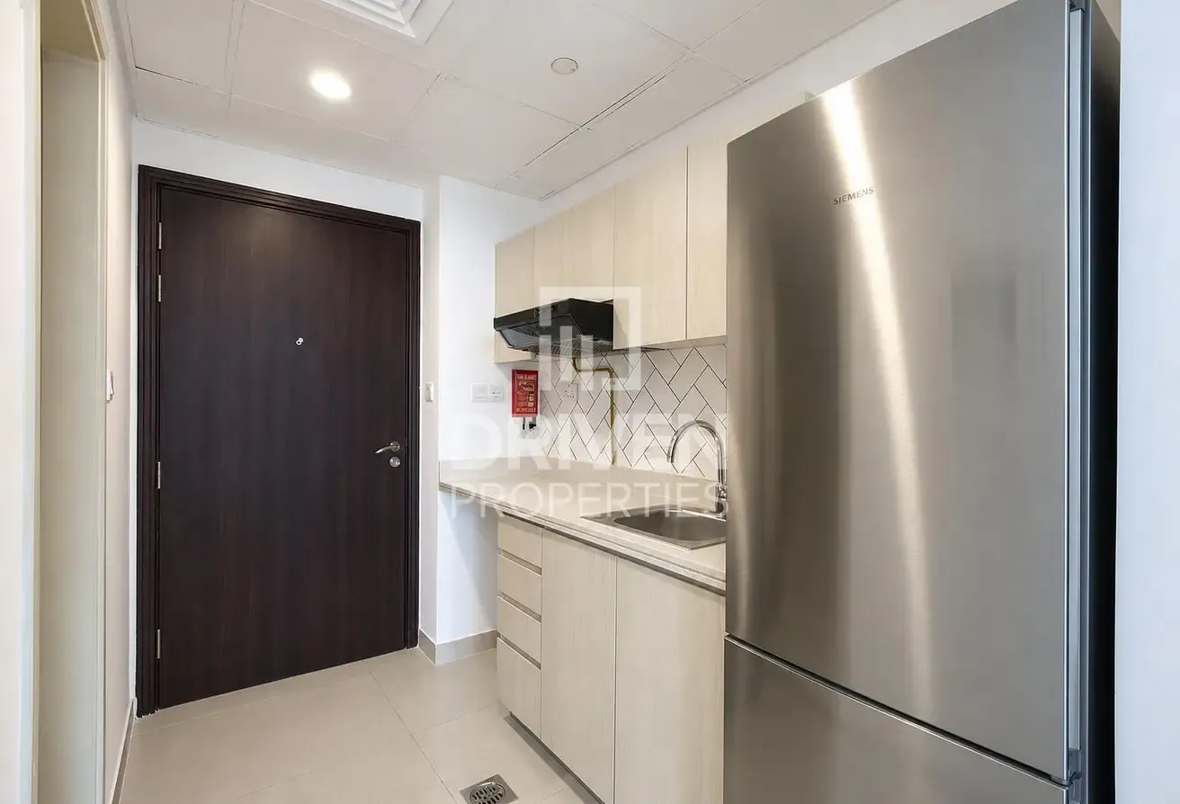 High Floor | Large Layout | Furnished and Upgraded