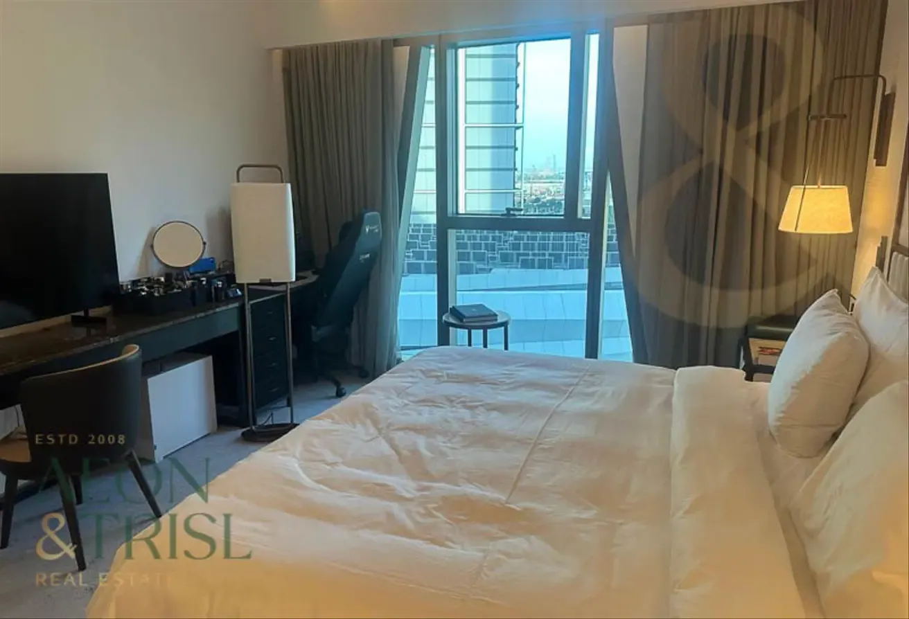 Low Floor | Address Harbour Point | vacant