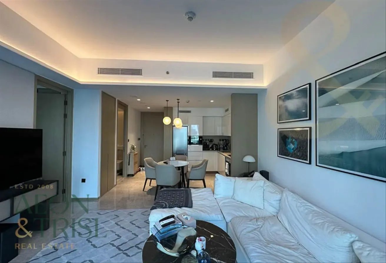 Low Floor | Address Harbour Point | vacant