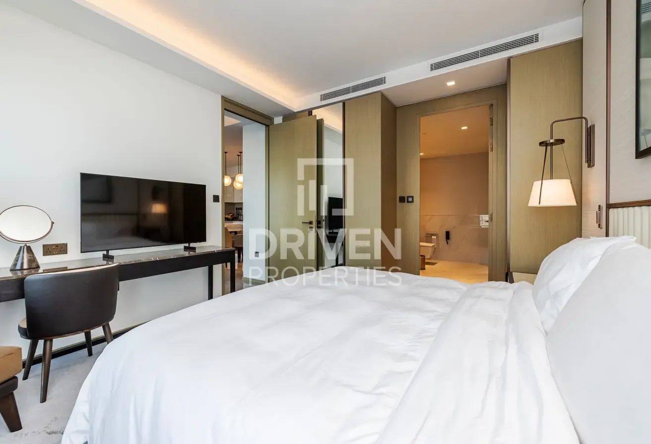 Burj Khalifa and Creek Views | High Floor | Vacant