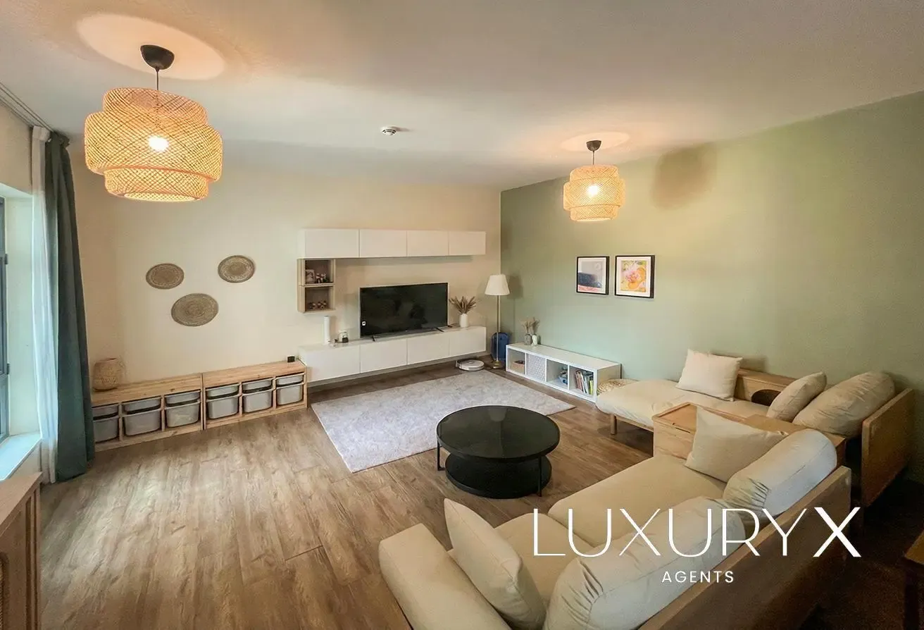 Vacant on Transfer | Upgraded | Courtyard View