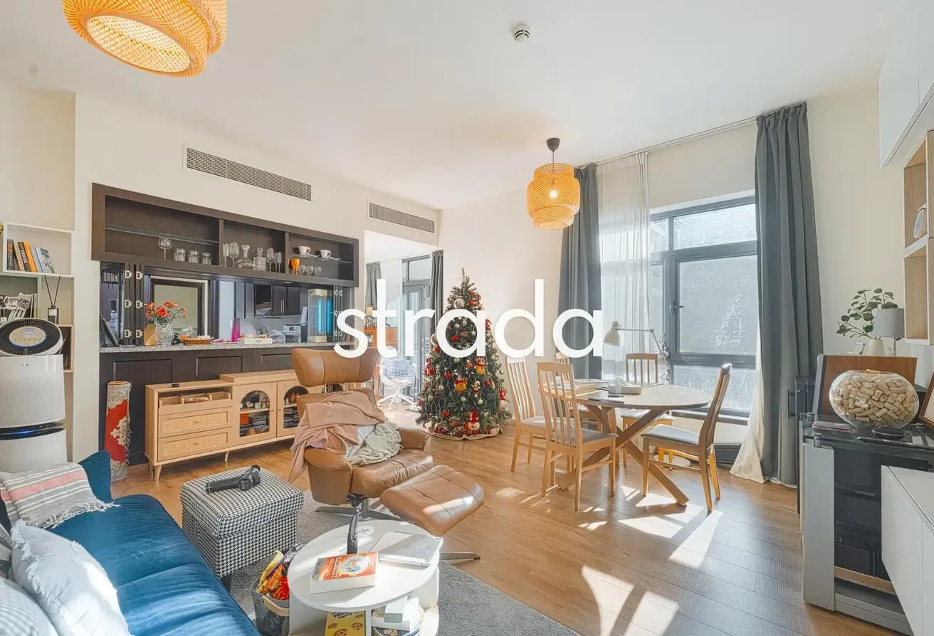 Corner Unit | Pool Views | Vacant On Transfer