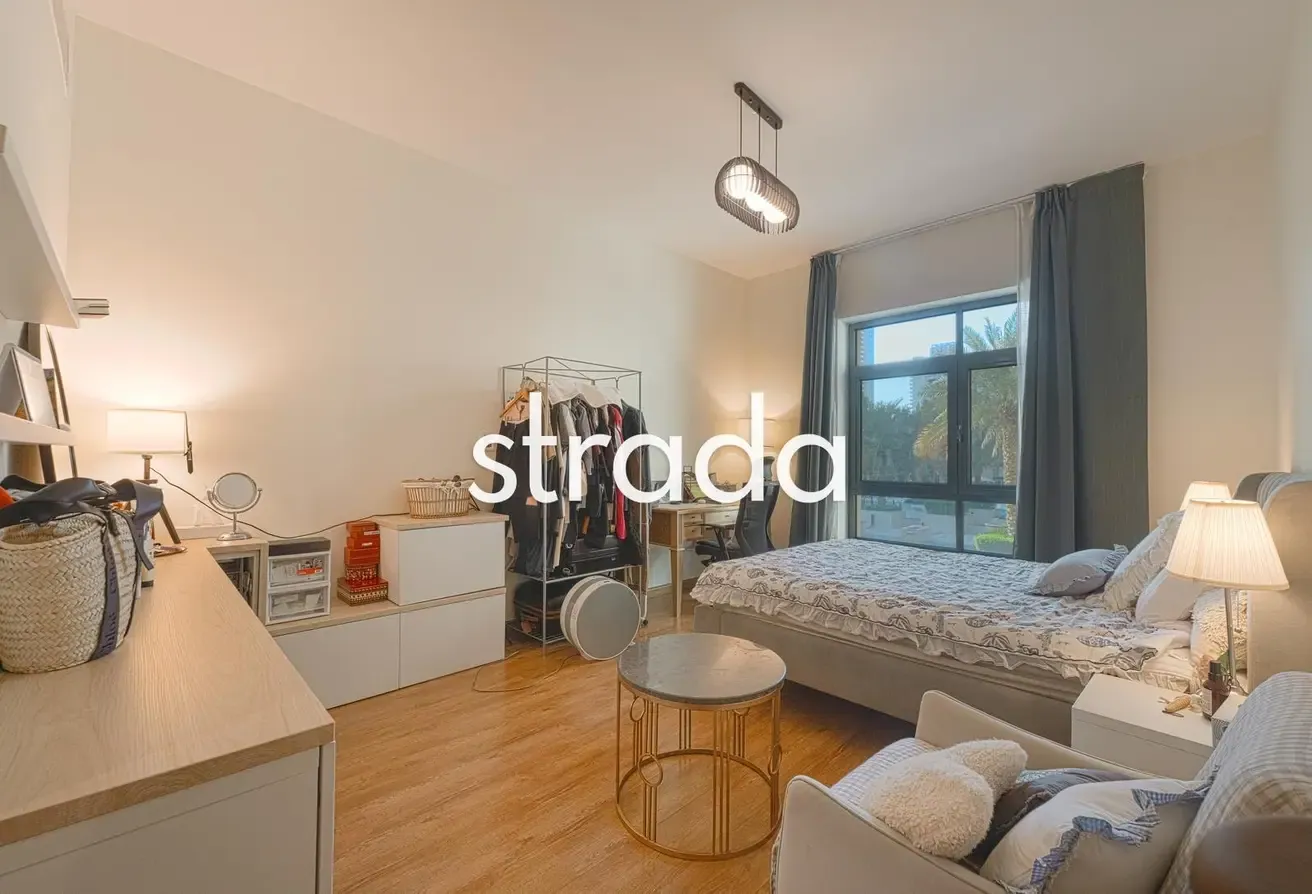 Corner Unit | Pool Views | Vacant On Transfer