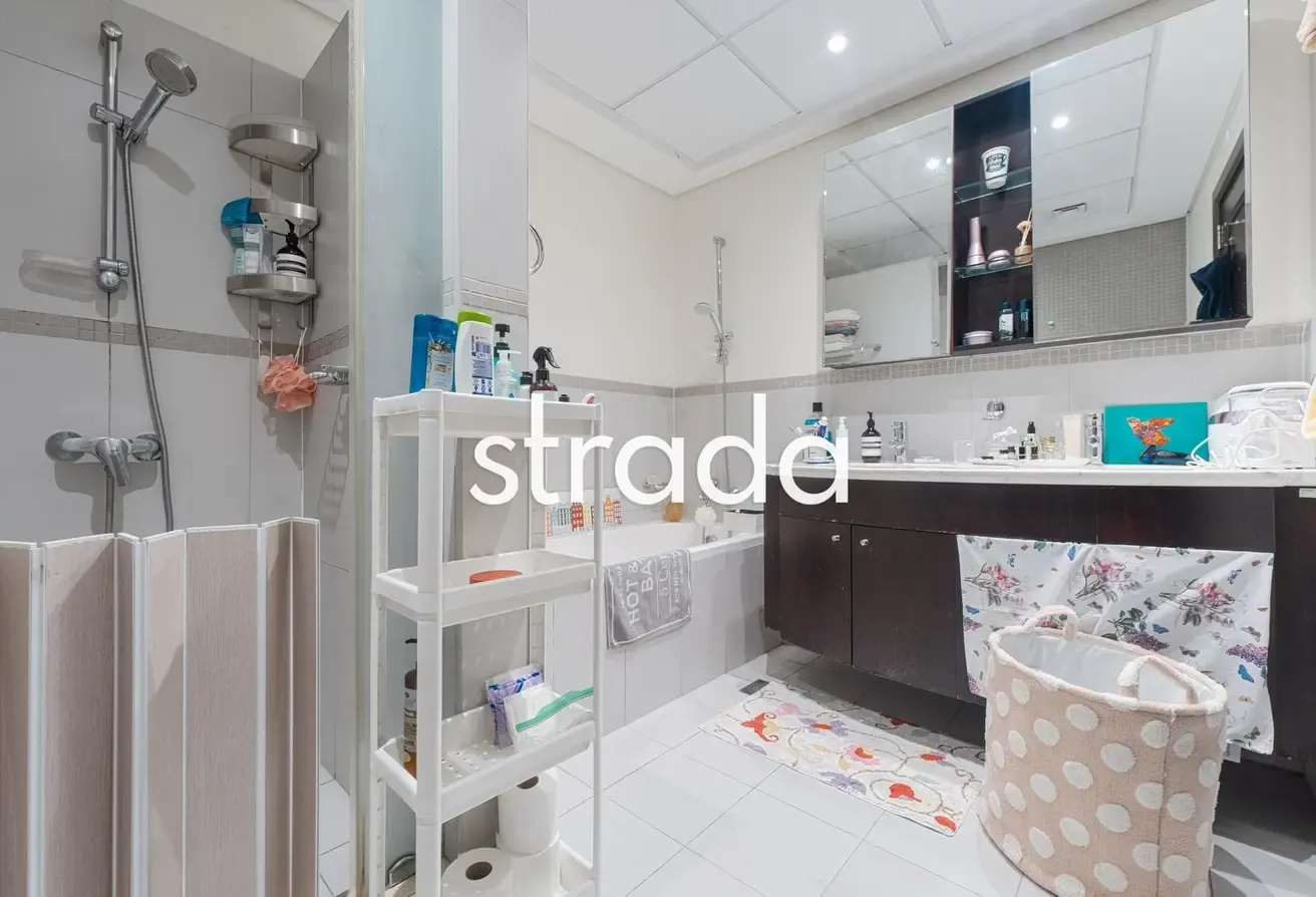 Corner Unit | Pool Views | Vacant On Transfer