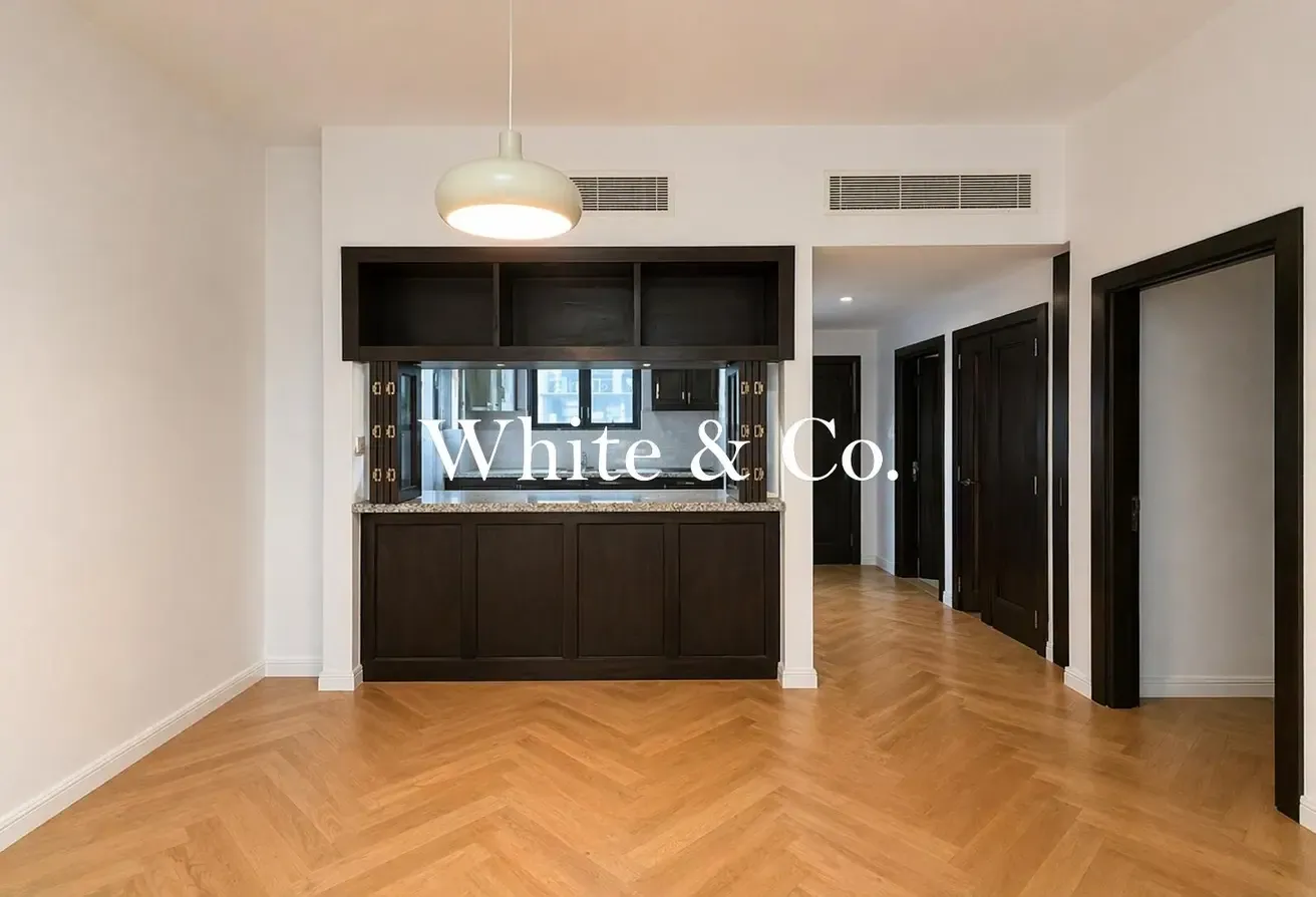 Semi Upgraded 1 Bed| Spacious Layout | VOT