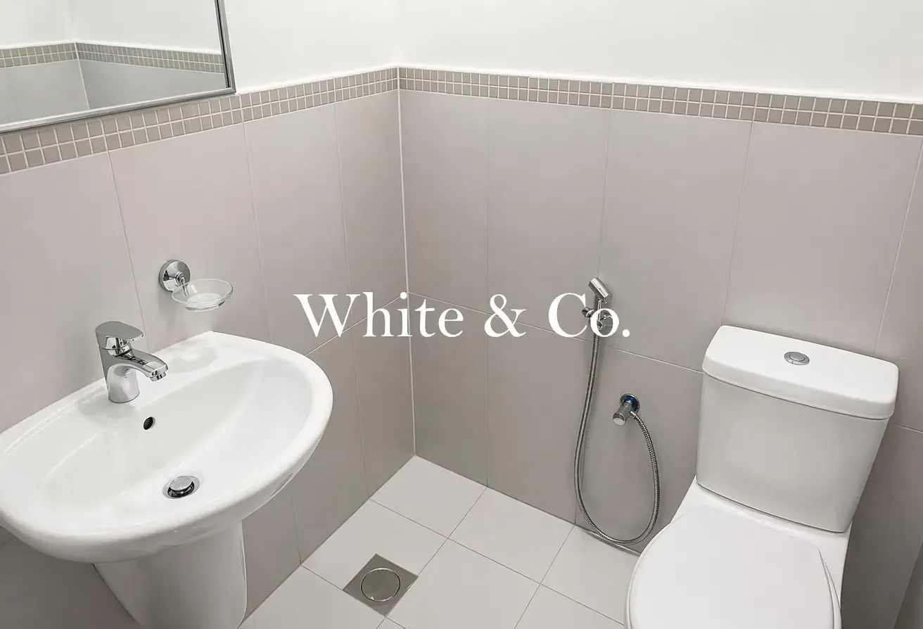 Semi Upgraded 1 Bed| Spacious Layout | VOT