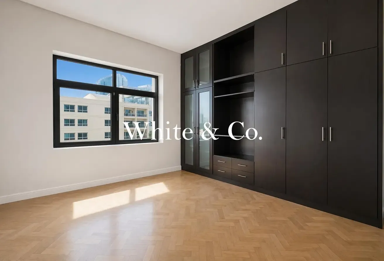 Semi Upgraded 1 Bed| Spacious Layout | VOT