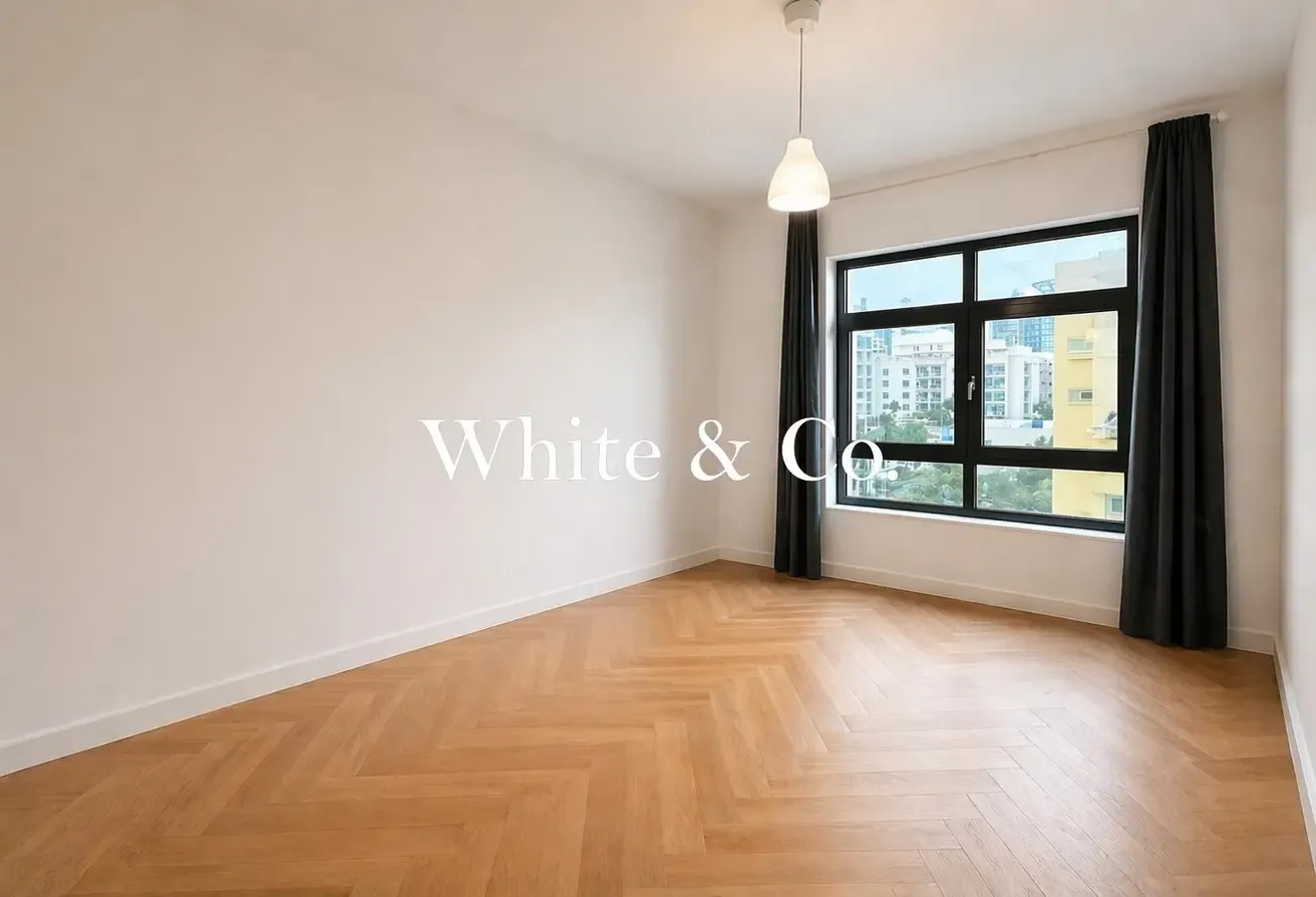 Semi Upgraded 1 Bed| Spacious Layout | VOT
