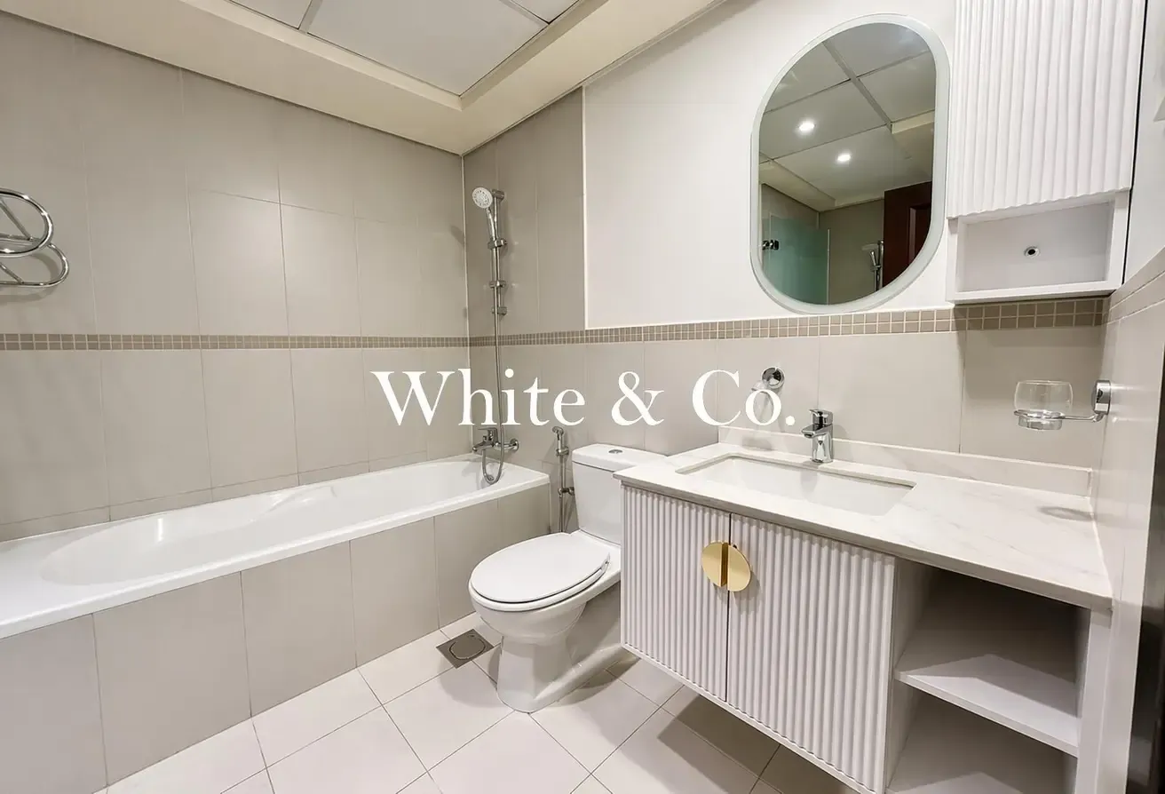 Semi Upgraded 1 Bed| Spacious Layout | VOT