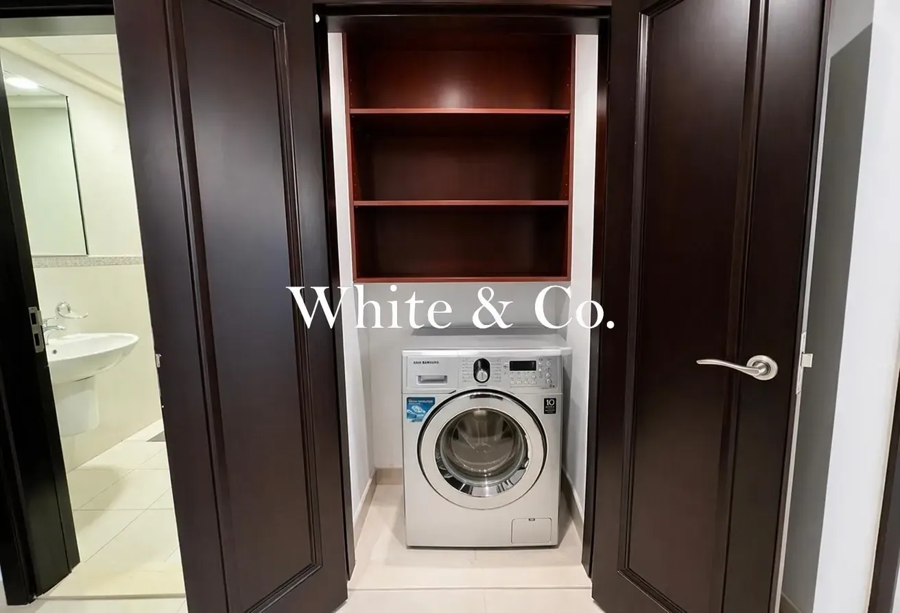 Semi Upgraded 1 Bed| Spacious Layout | VOT