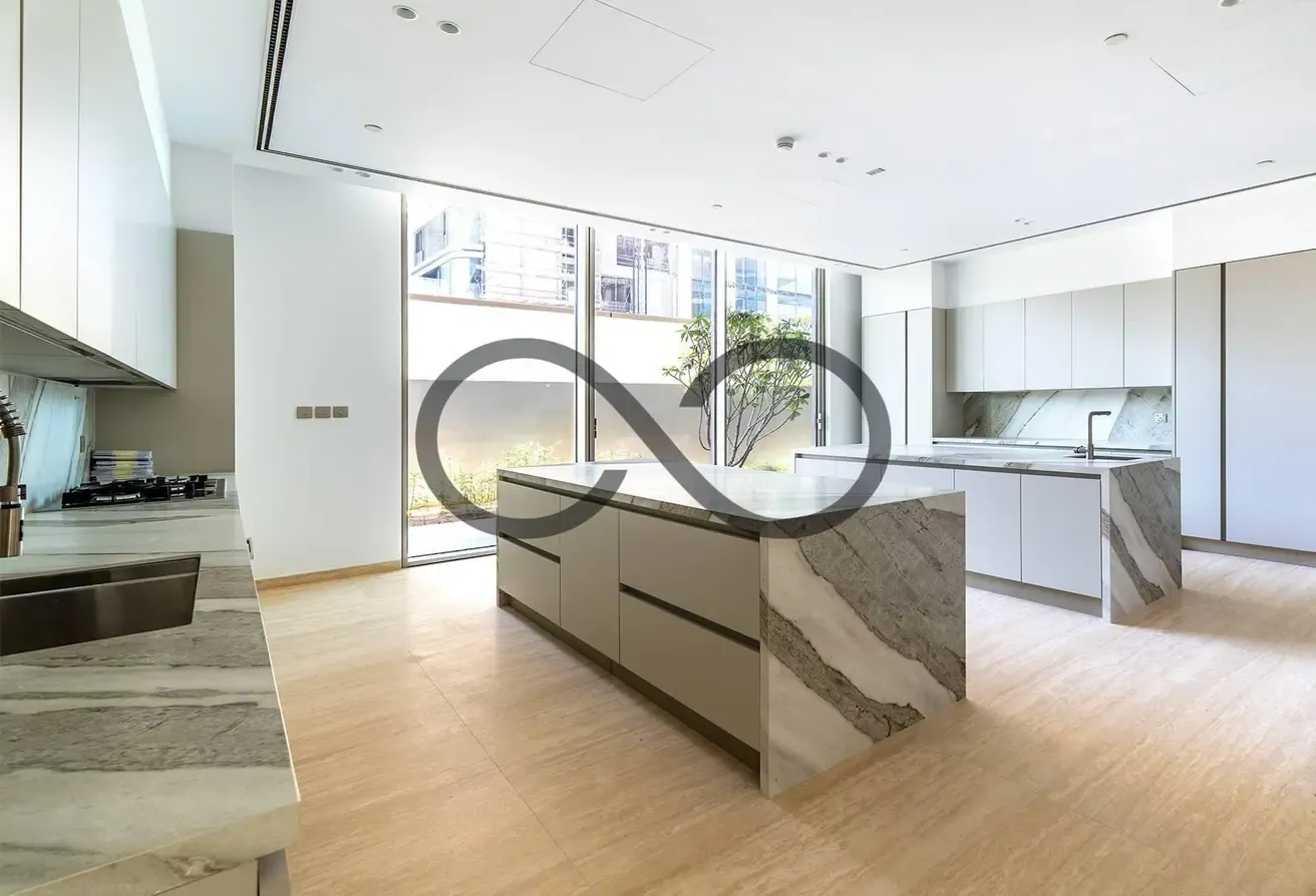 Luxury 4BR + Maid Penthouse | Full Sea & Palm View