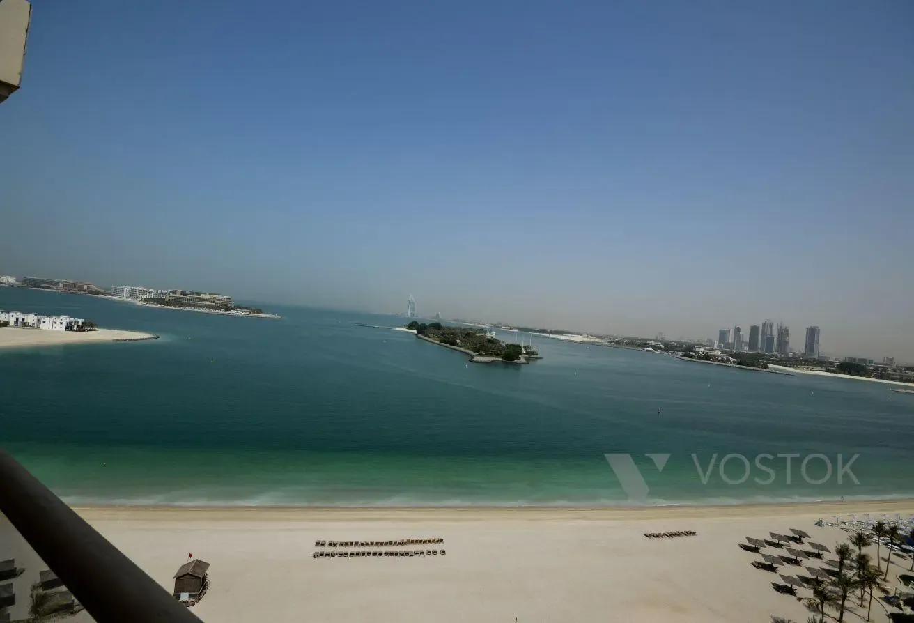 Beach view and access | Penthouse |