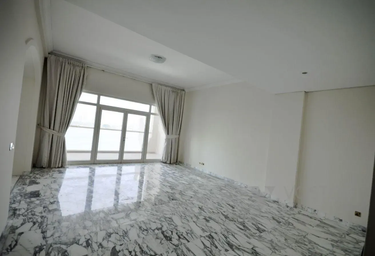 Beach view and access | Penthouse |