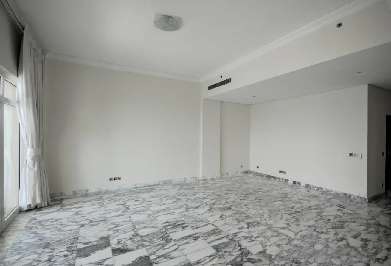 Beach view and access | Penthouse |