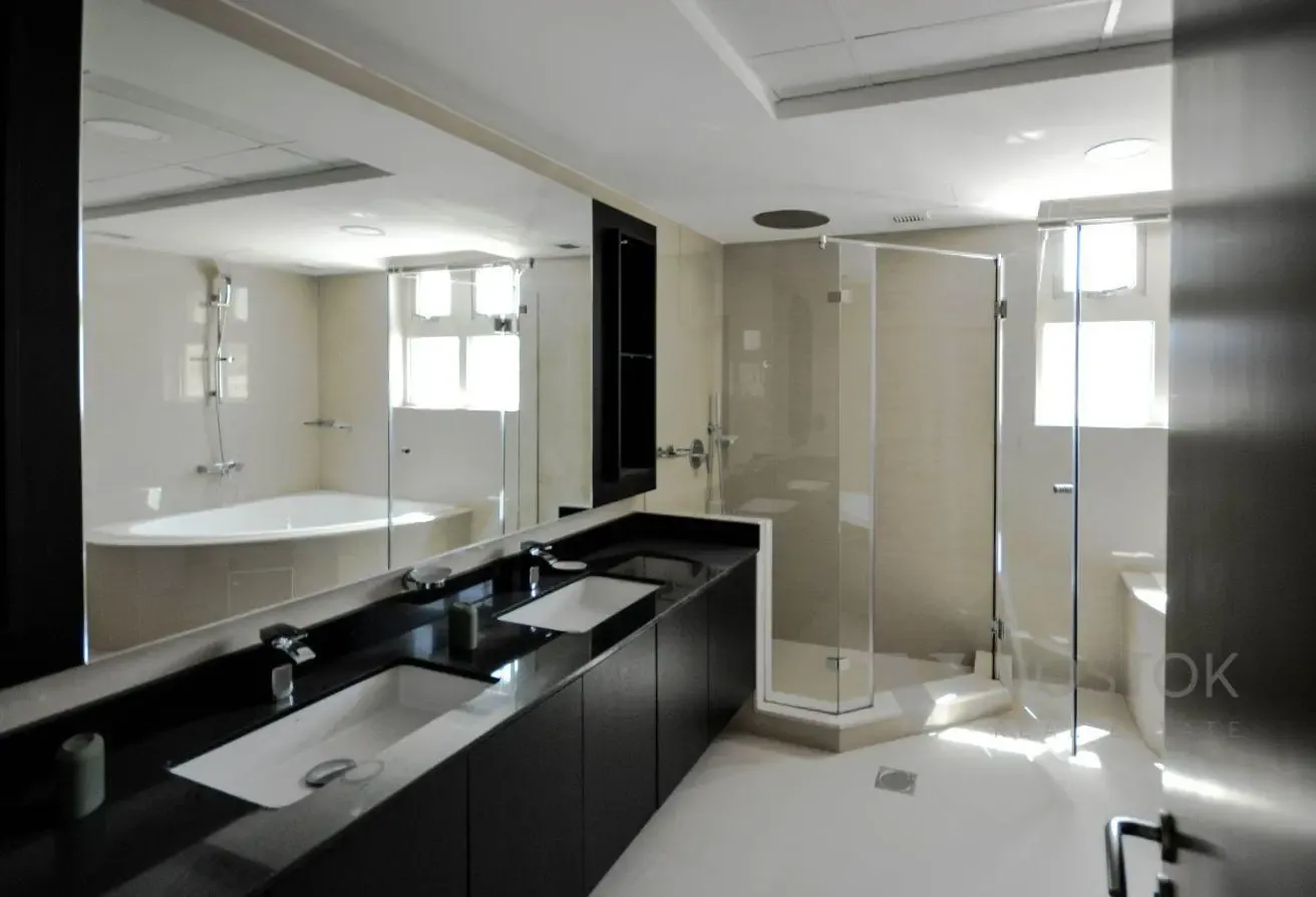 Beach view and access | Penthouse |