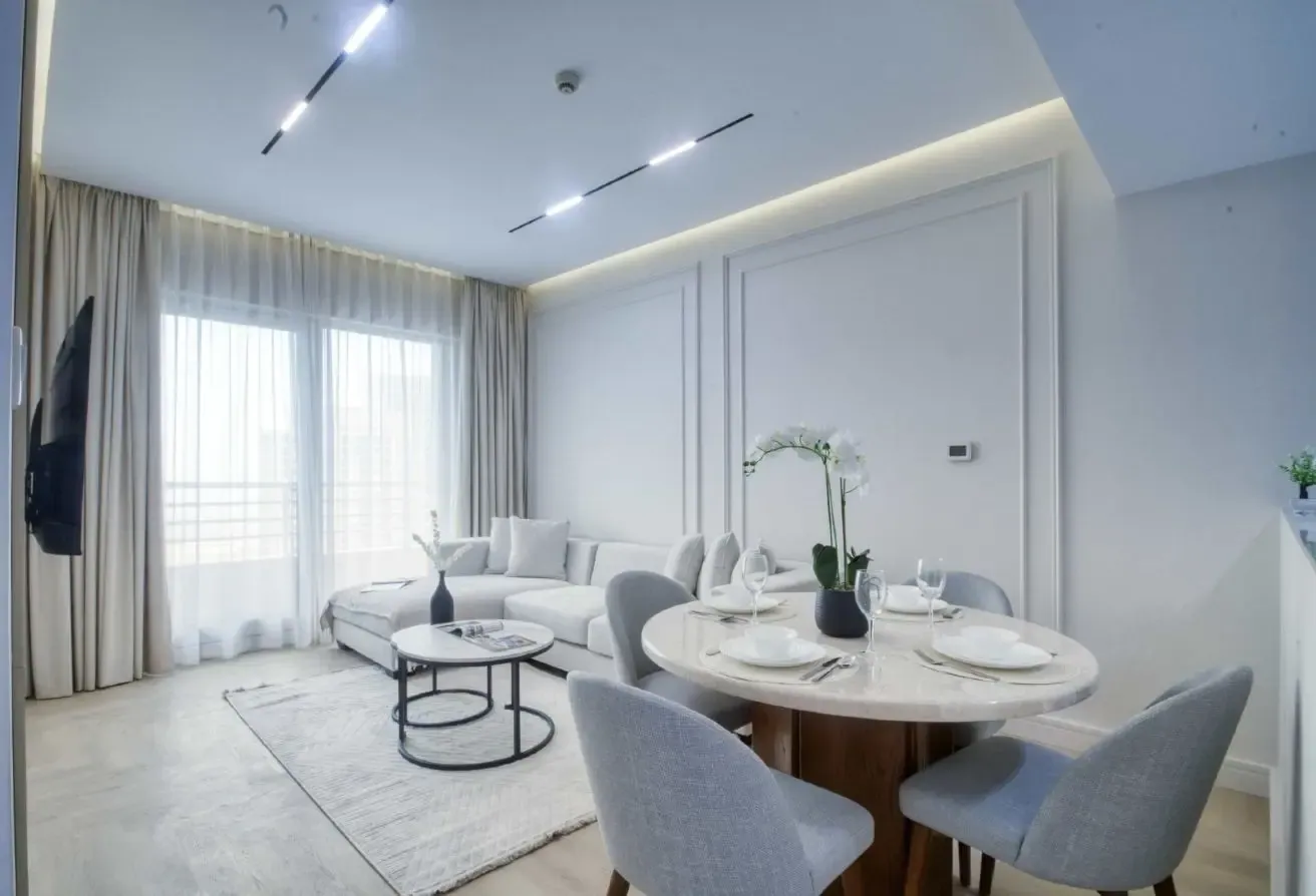 Luxury upgraded,fully furnished,sea view balconies