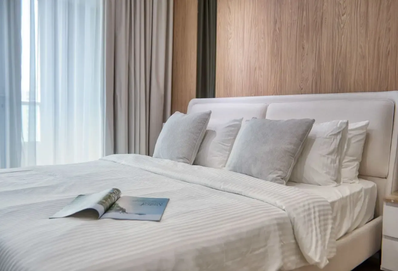 Luxury upgraded,fully furnished,sea view balconies