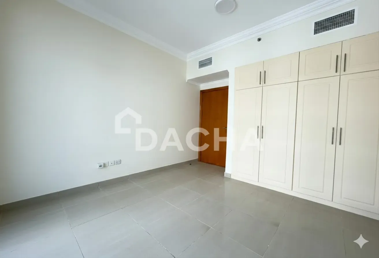 PARTIAL MARINA VIEW | VACANT | HIGH FLOOR