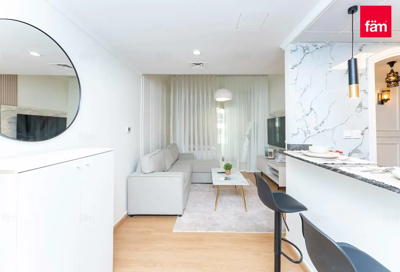 Upgraded / Vacant / Highfloor / Marina View