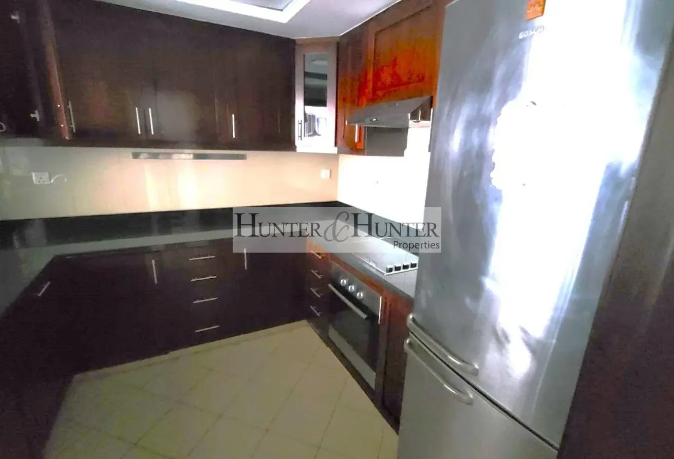 LARGE APARTMENT | GOLF COURSE VIEW | STUDY ROOM