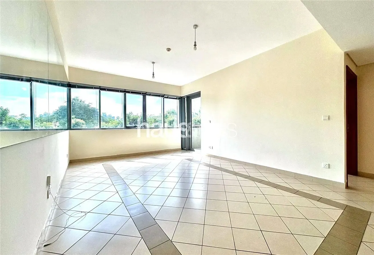 Vacant | Low Floor | Powder Room | Large Layout