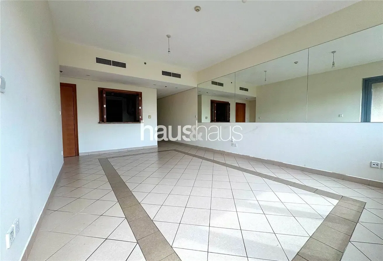 Vacant | Low Floor | Powder Room | Large Layout