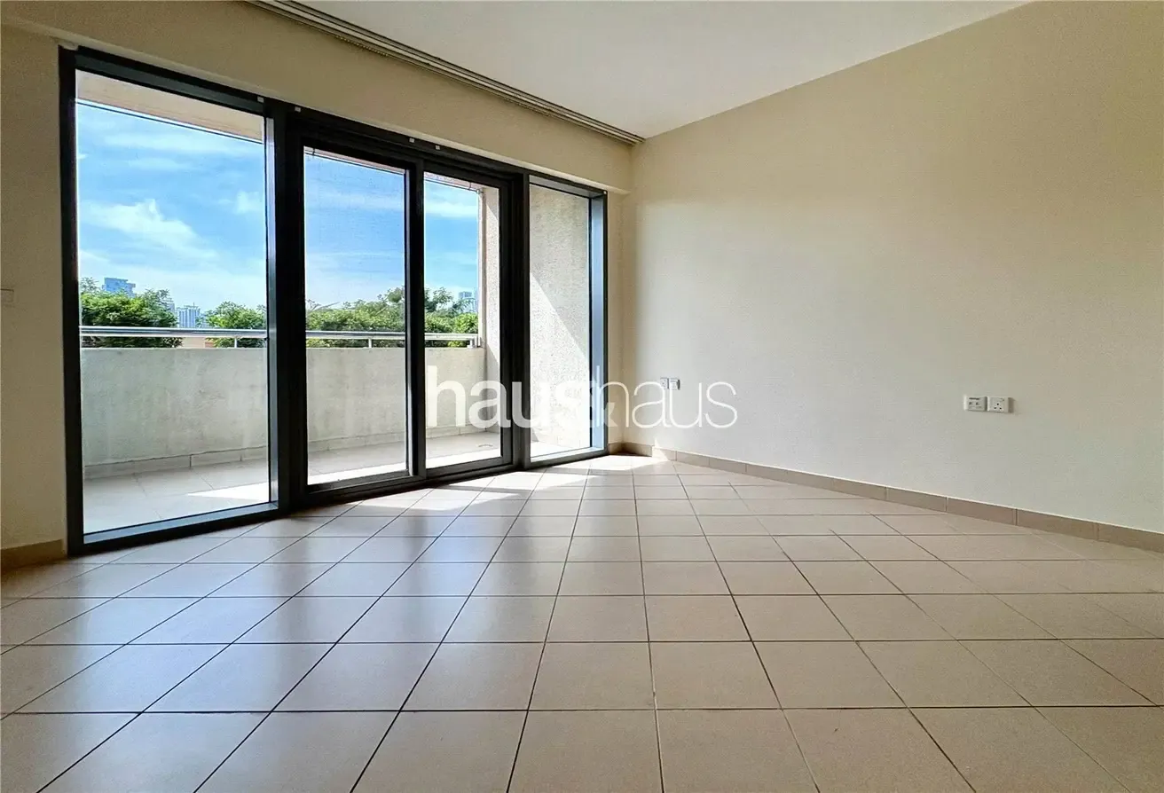 Vacant | Low Floor | Powder Room | Large Layout