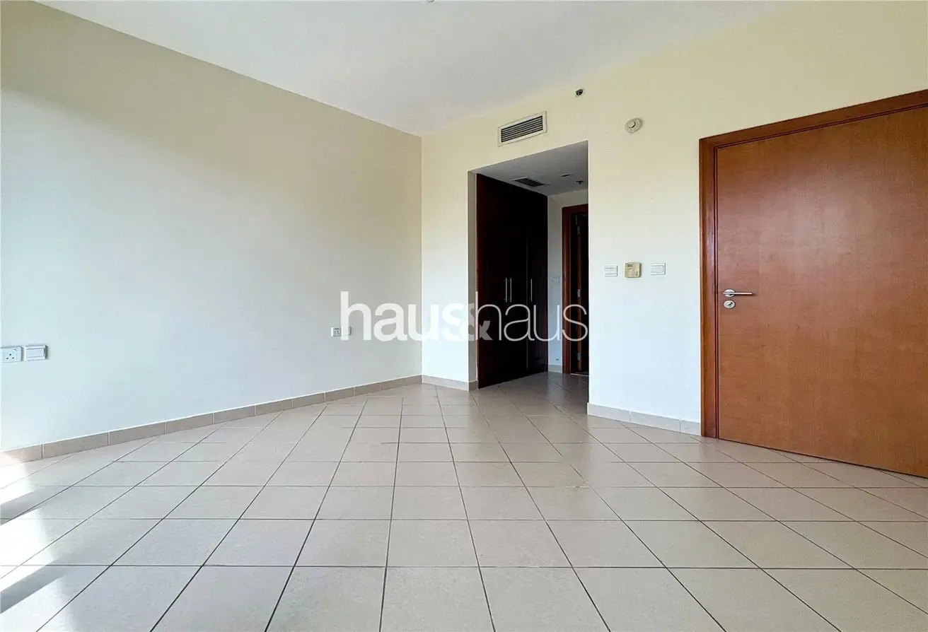 Vacant | Low Floor | Powder Room | Large Layout