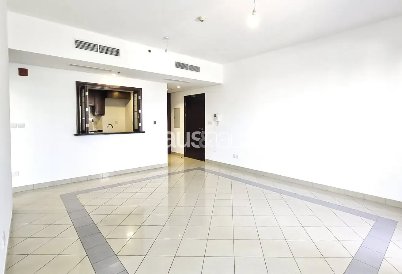 Vacant in October | Lower Floor | Morning Sun