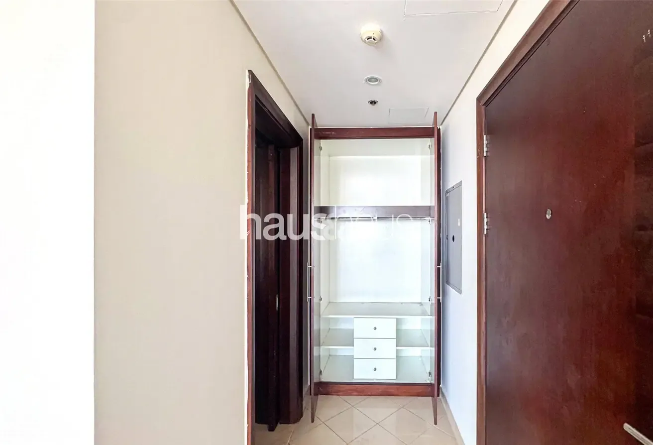 Vacant in October | Lower Floor | Morning Sun