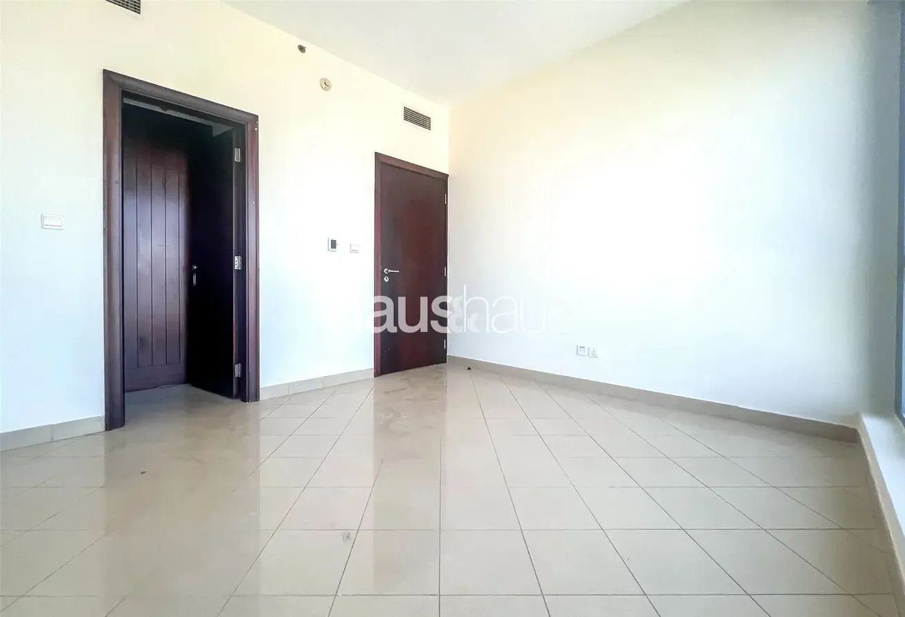 Vacant in October | Lower Floor | Morning Sun