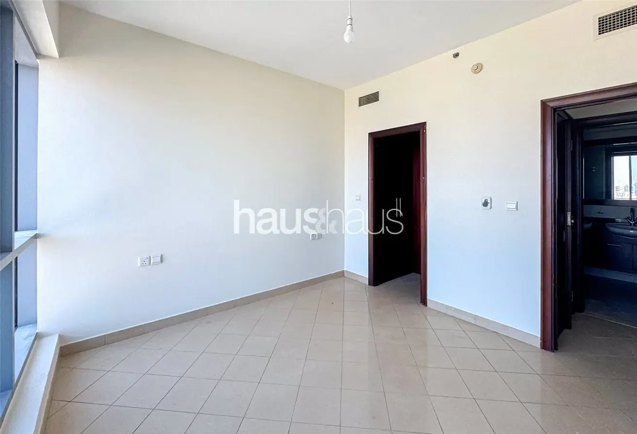 Vacant in October | Lower Floor | Morning Sun