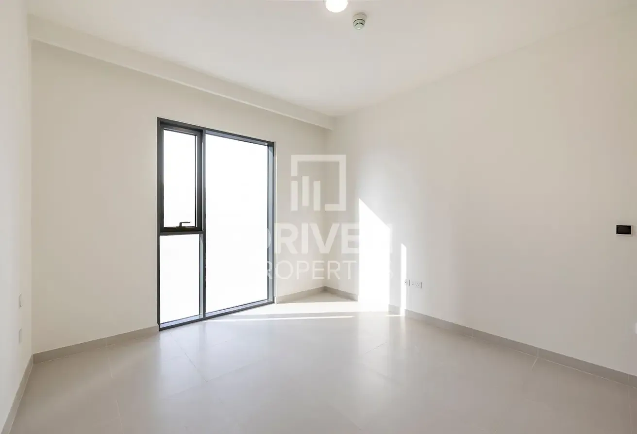 Elegant Unit | Multiple Options | Huge Layout