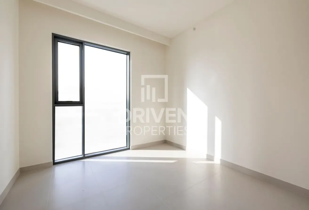 Elegant Unit | Multiple Options | Huge Layout
