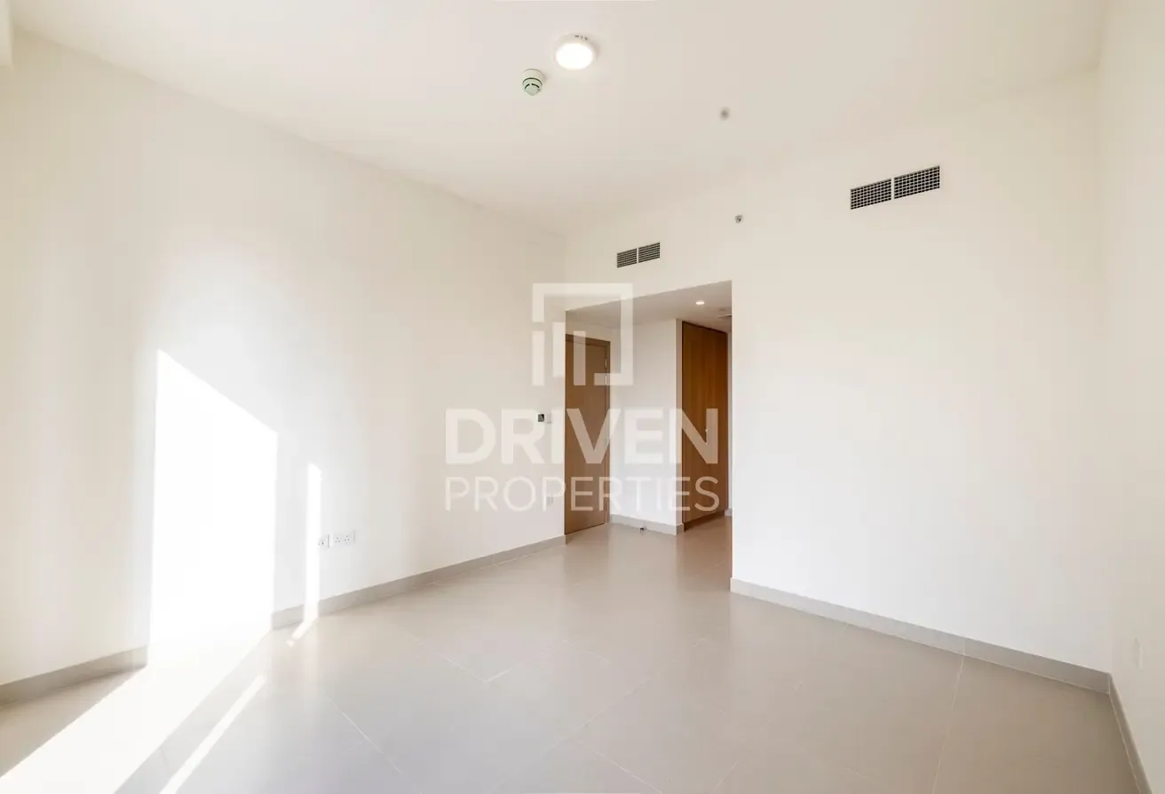 Elegant Unit | Multiple Options | Huge Layout