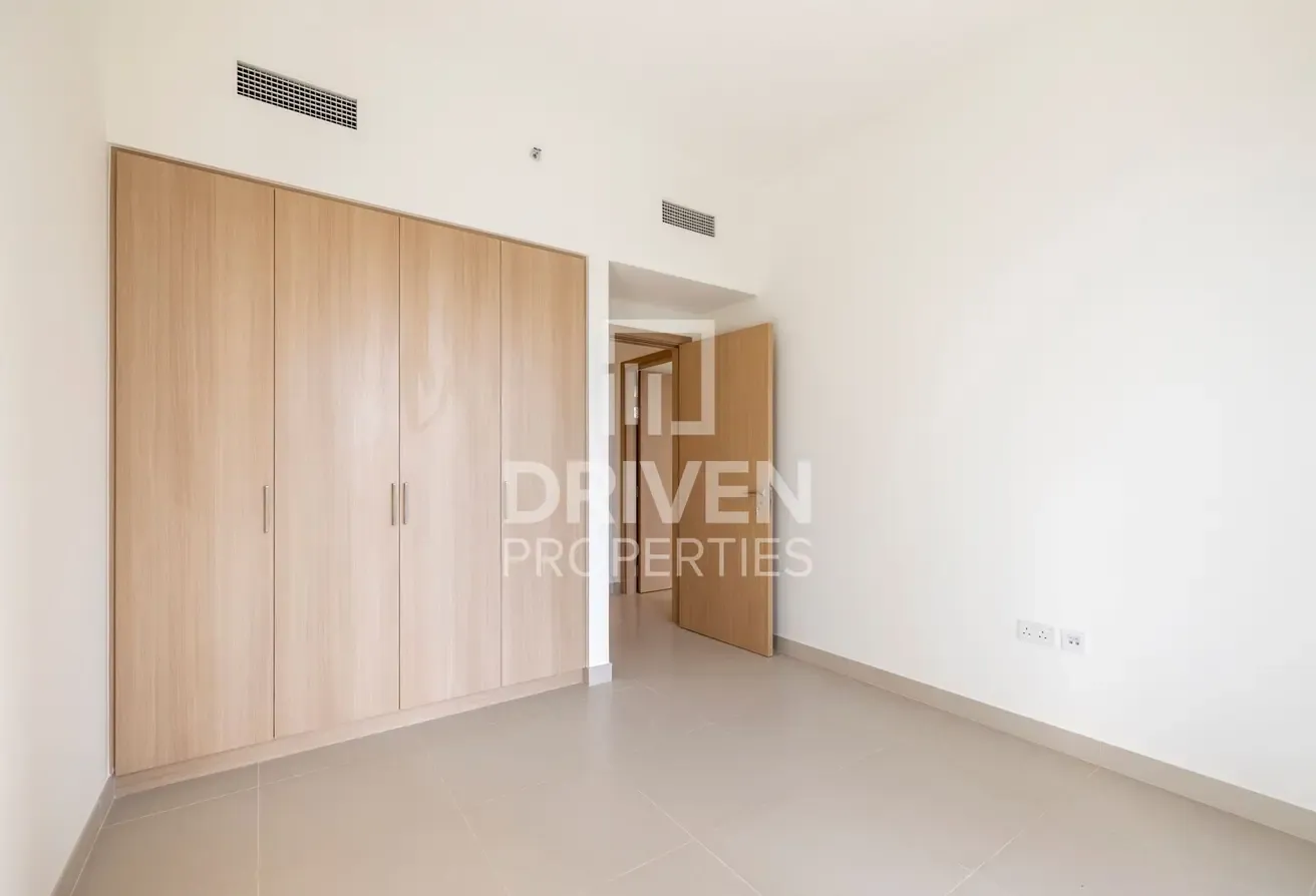 Elegant Unit | Multiple Options | Huge Layout