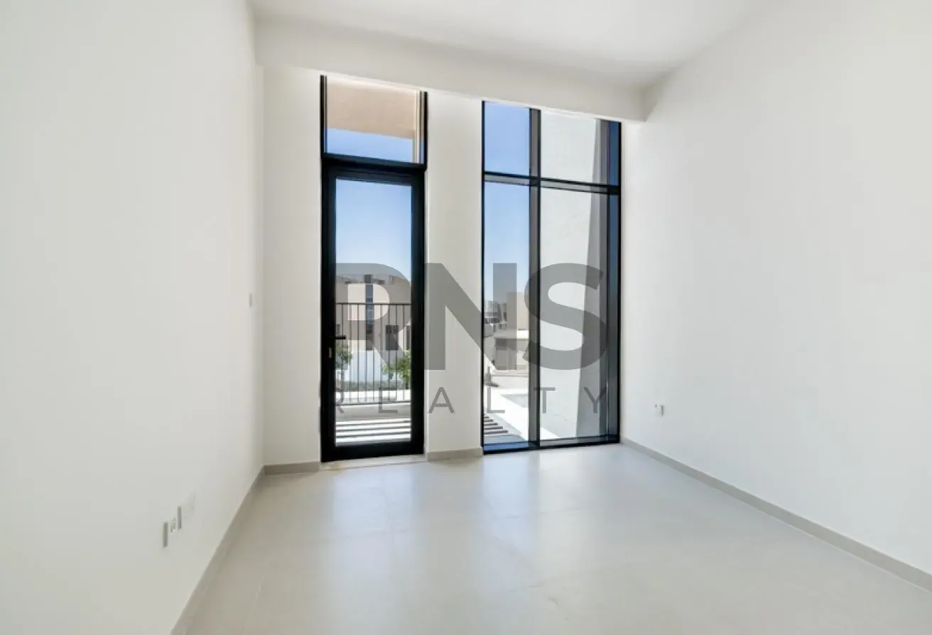 Single Row | Vacant | Negotiable | Prime Location