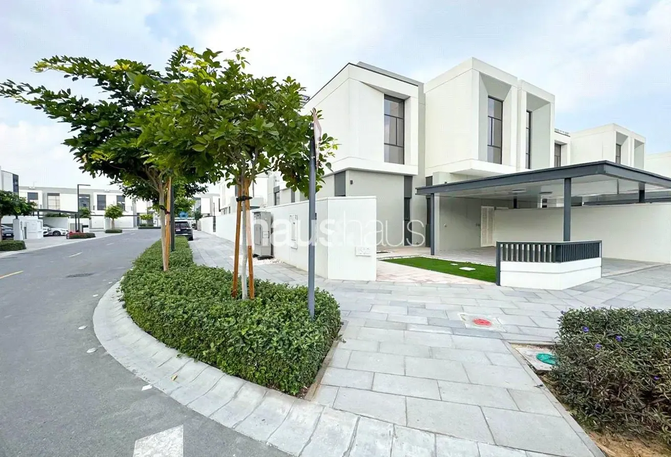 Corner Plot | Opposite Pool | Vacant soon