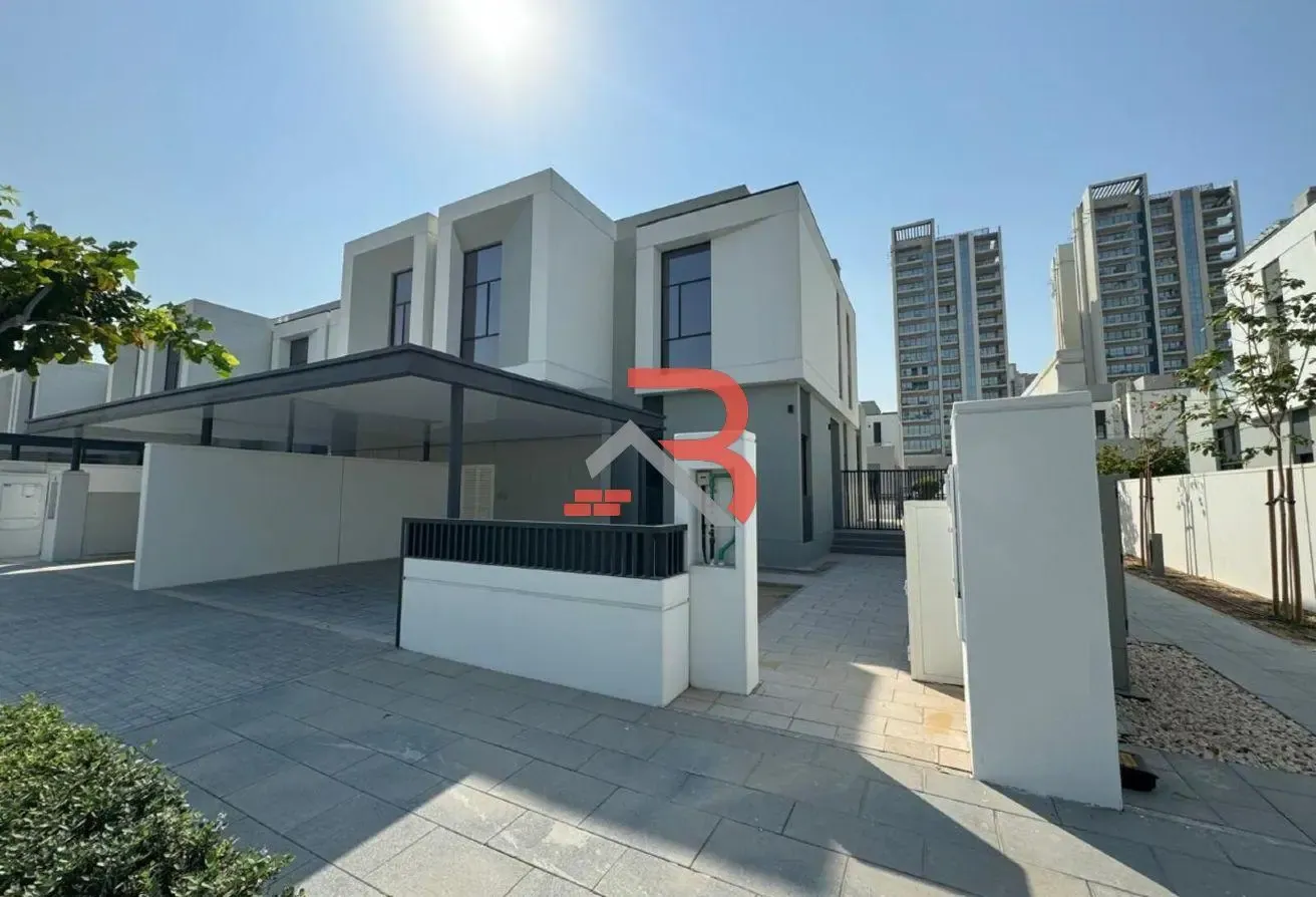 Corner Unit | Large Plot | Landscaped Garden