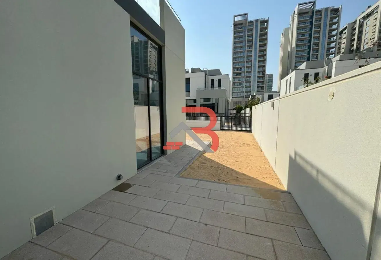 Corner Unit | Large Plot | Landscaped Garden