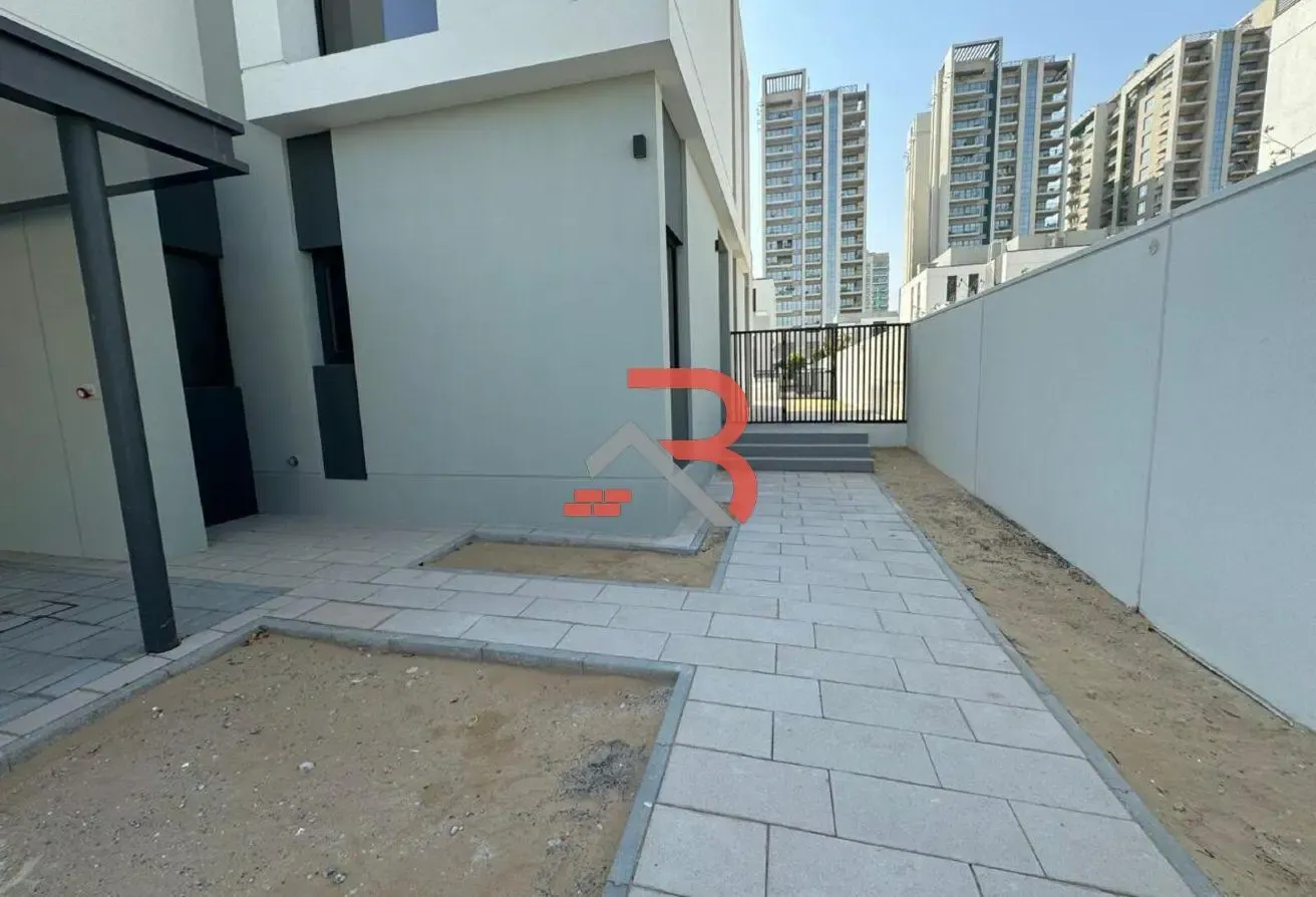 Corner Unit | Large Plot | Landscaped Garden