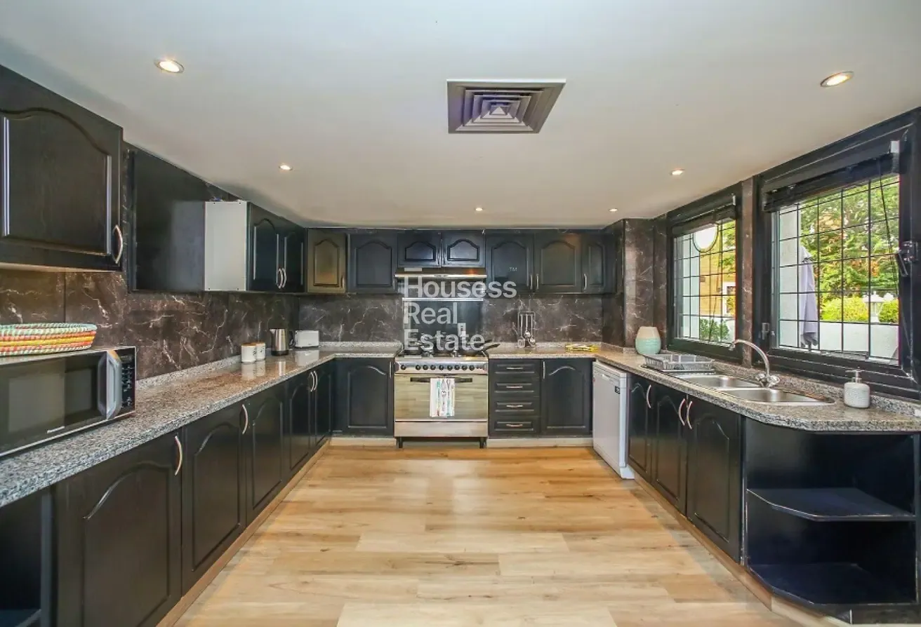 Bright Living|Private Jacuzzi and Garden|Vacant