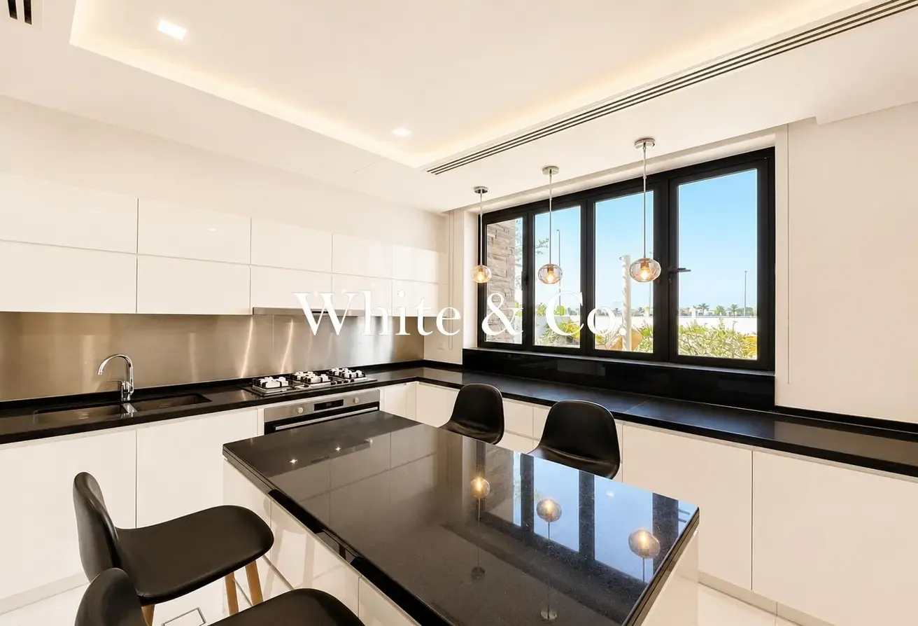 Fully Furnished | Single Row | Upgraded