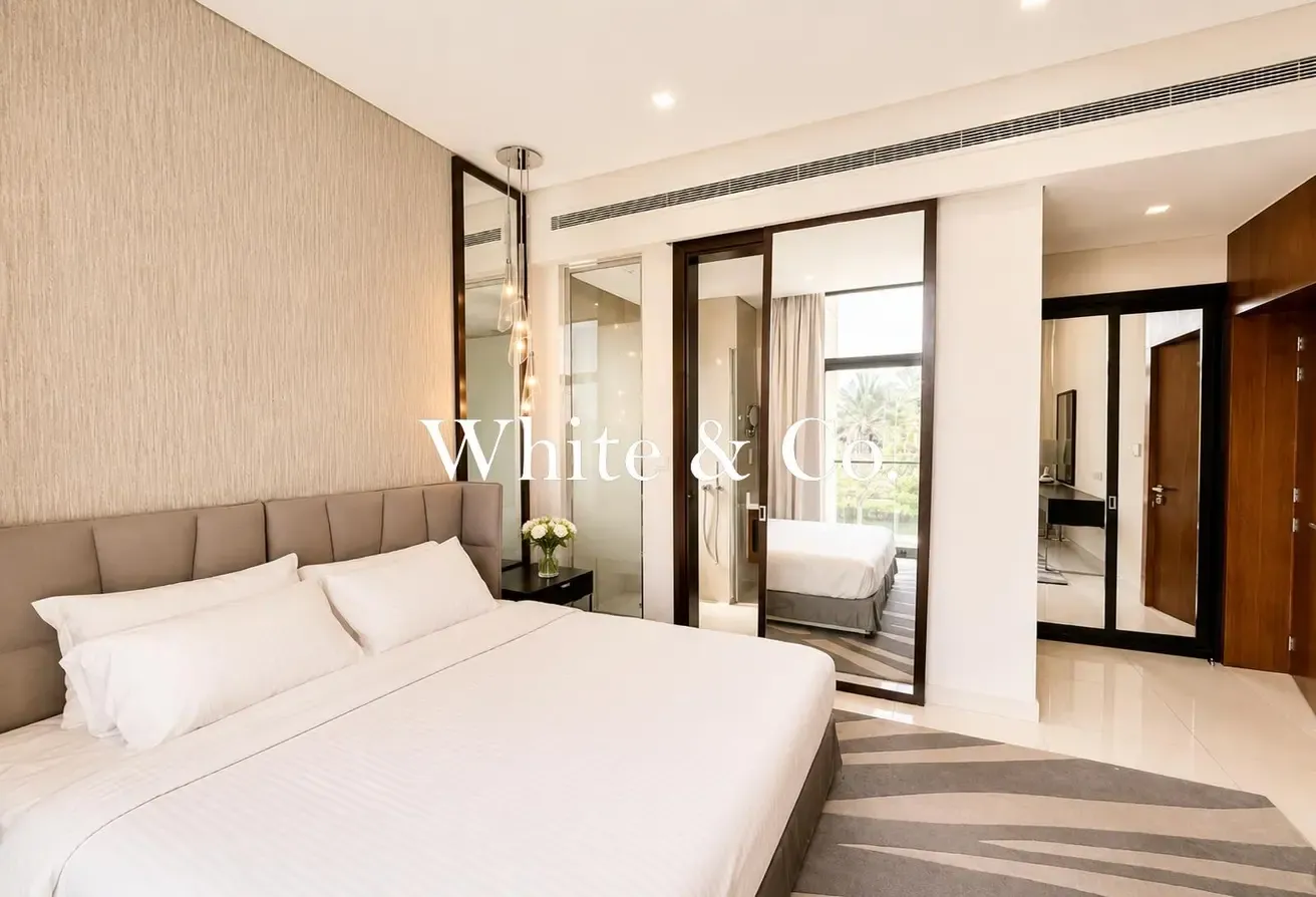 Fully Furnished | Single Row | Upgraded