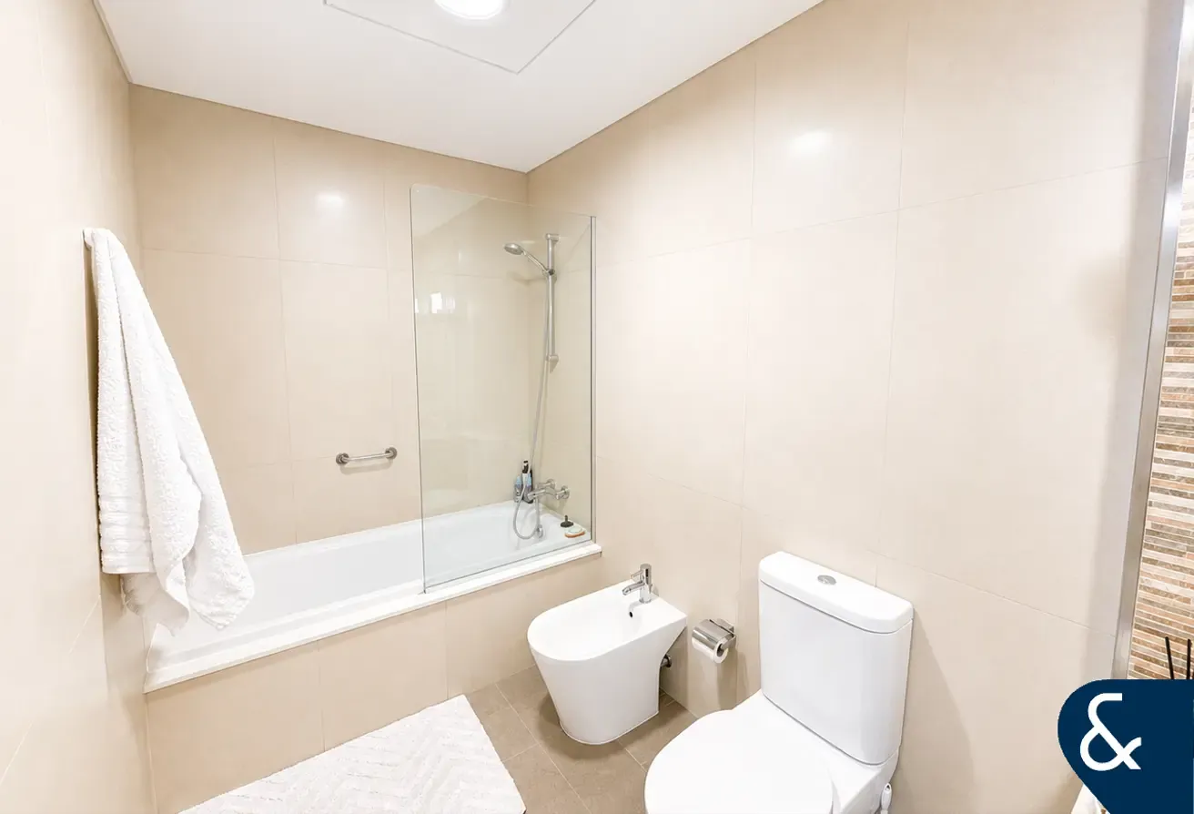 One Bedroom | DIFC View | Large Balcony