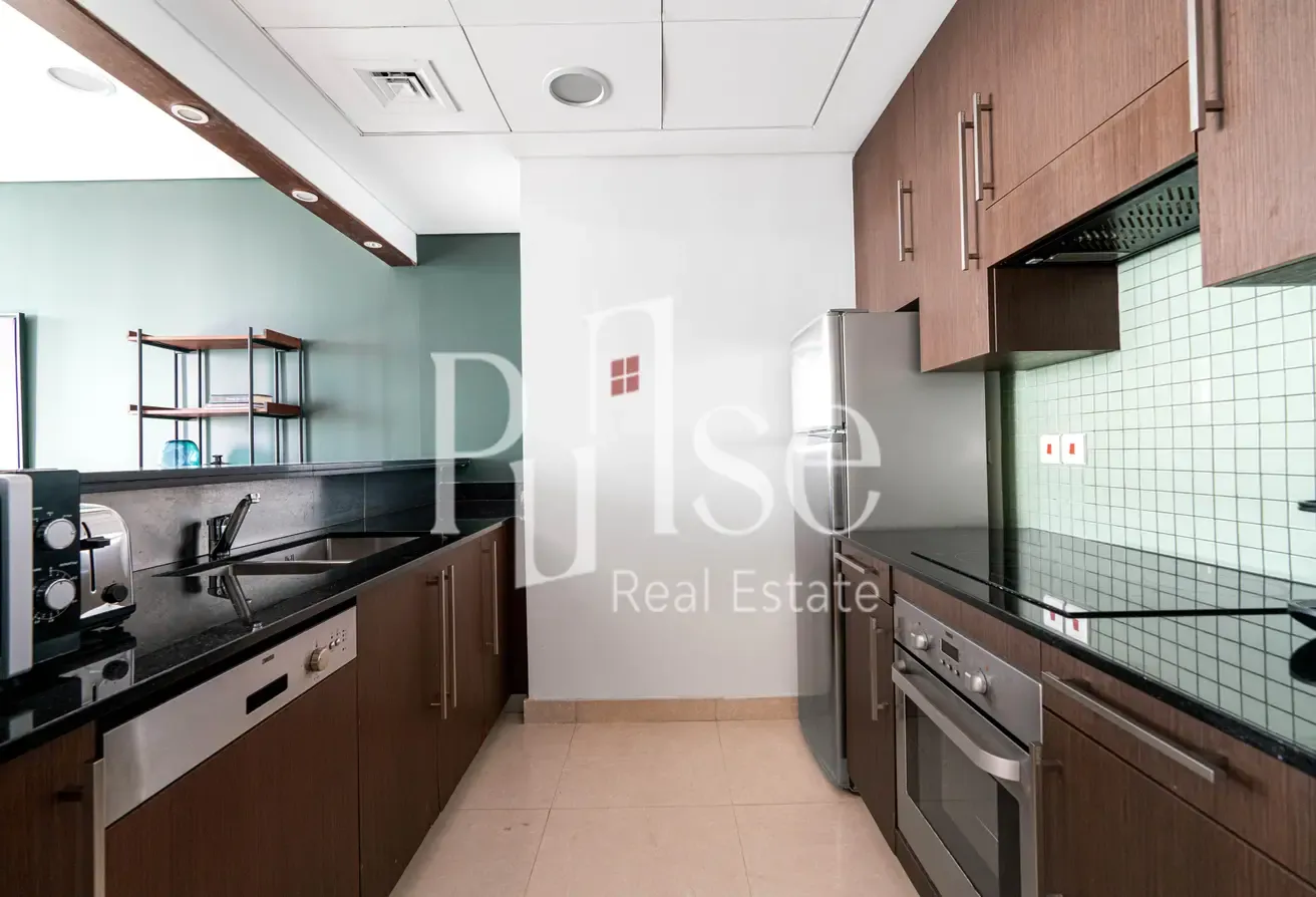 High Floor 1BR | Skyline Views | 6 Cheques