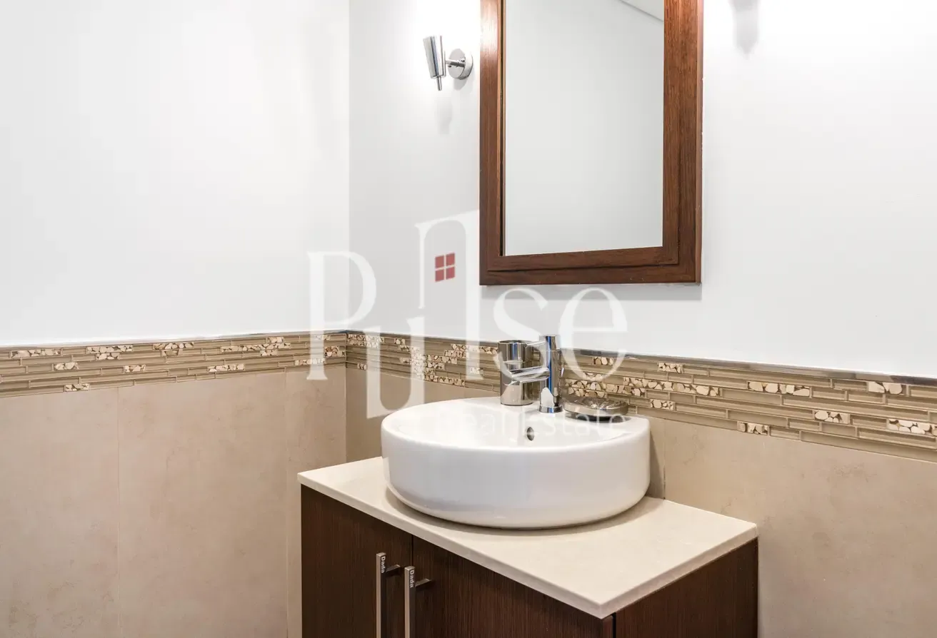 High Floor 1BR | Skyline Views | 6 Cheques