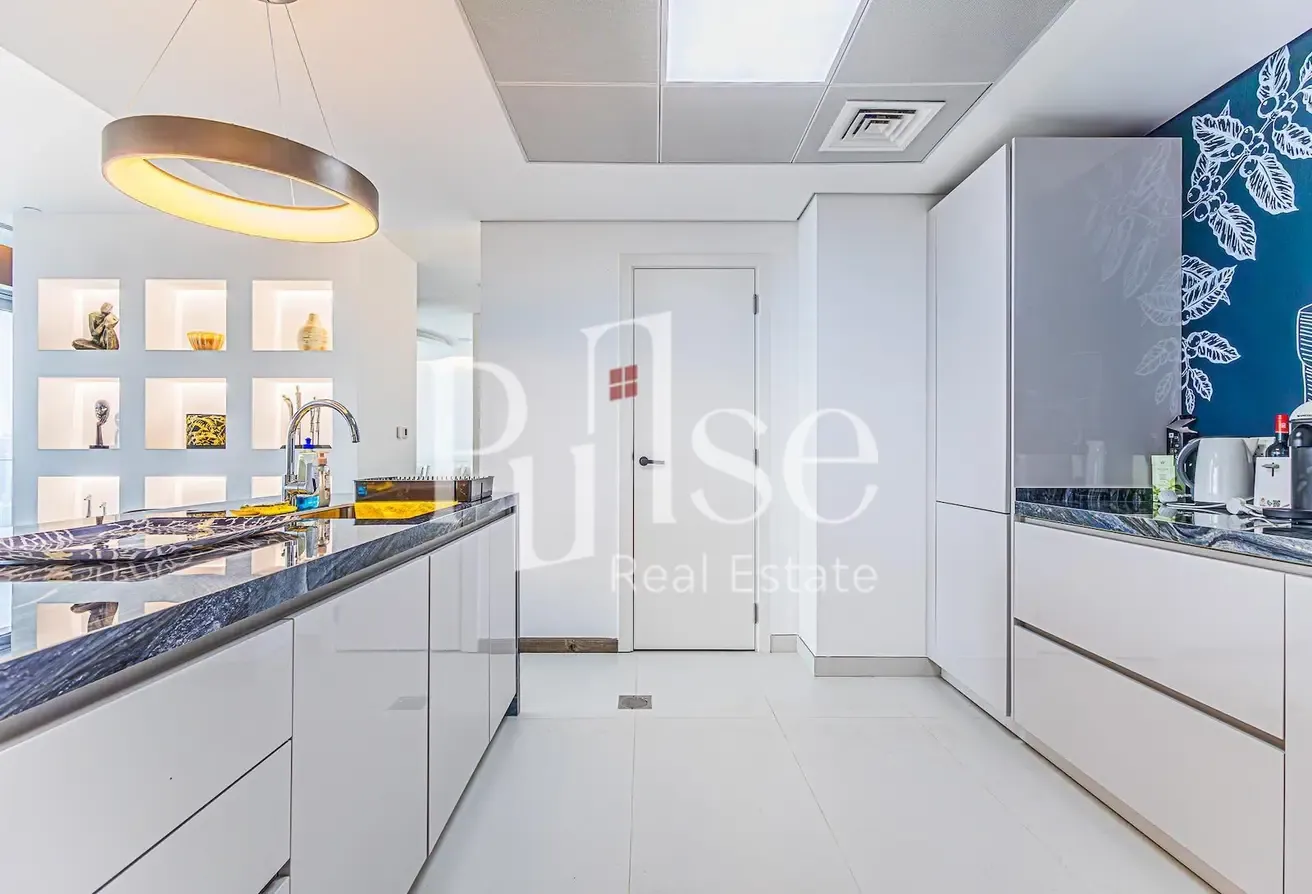 Upgraded and Furnished | 1BR+Study | DIFC View