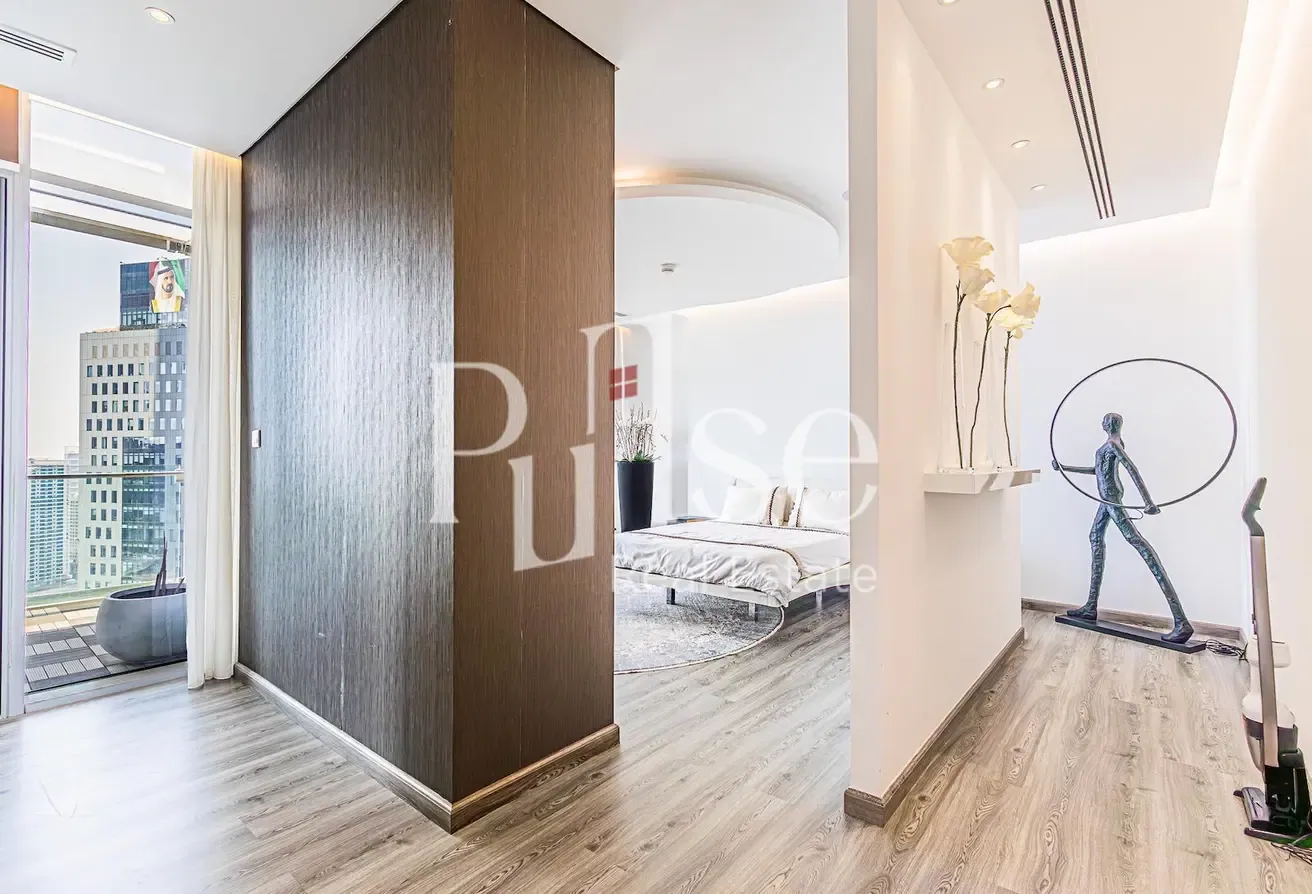 Upgraded and Furnished | 1BR+Study | DIFC View