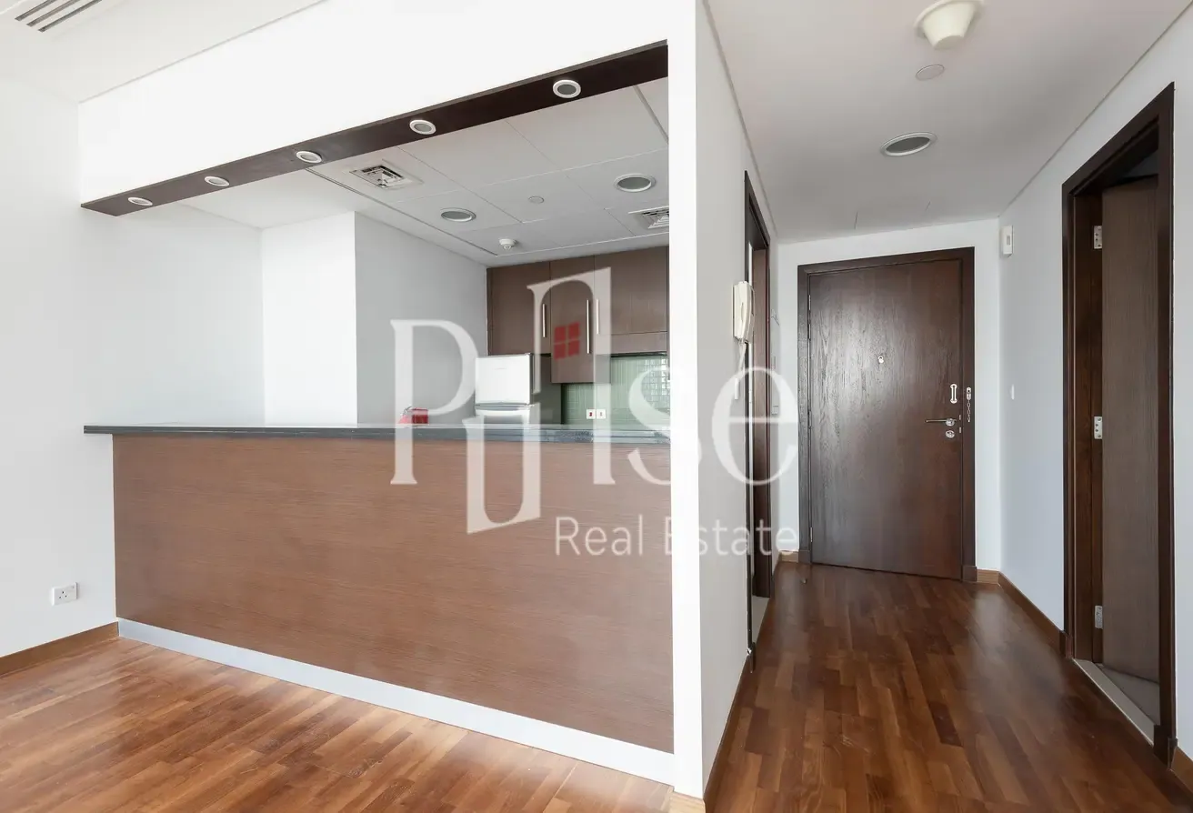 Modern and Spacious 1BR | DIFC & Sea Facing